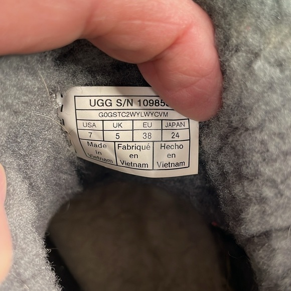 UGG Fluff Mini Quilted Grey Bootie - Picture 9 of 12